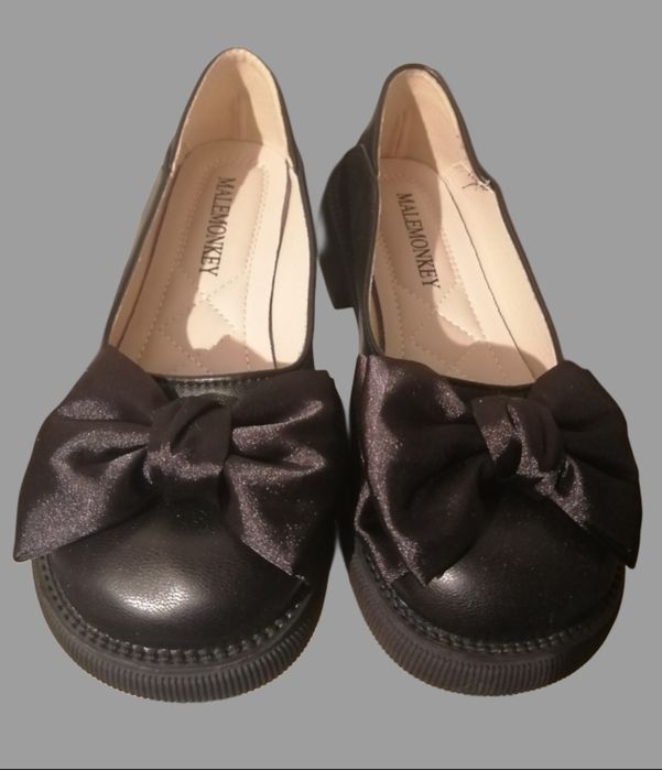 Туфли для девочки. Новая. Срочно