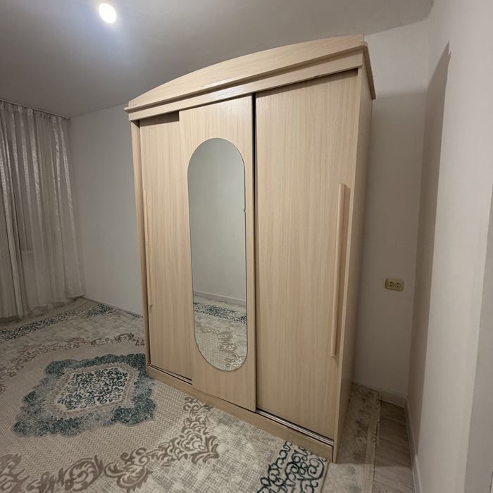 Шкафи и диван берите