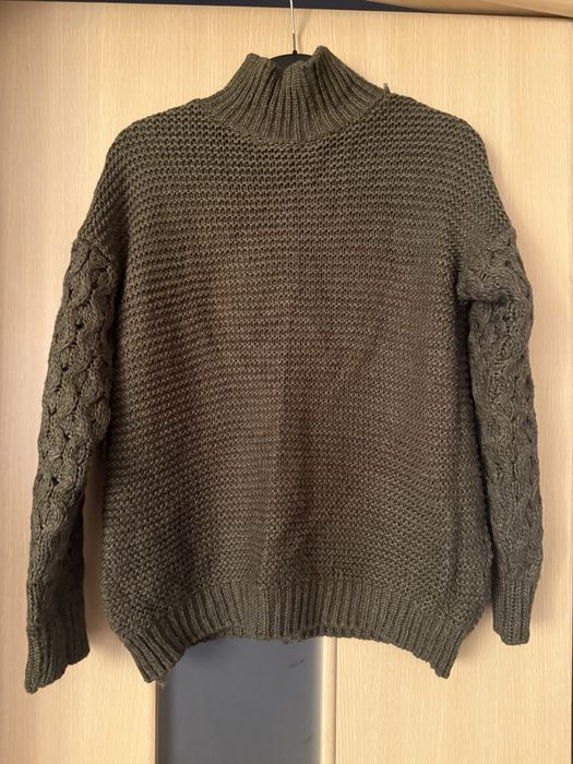 Хаки цвет кофта 44-46 размер