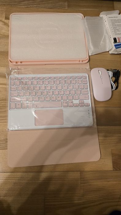 Husă cu tastatura touchpad Ipad 11, 11" 2025