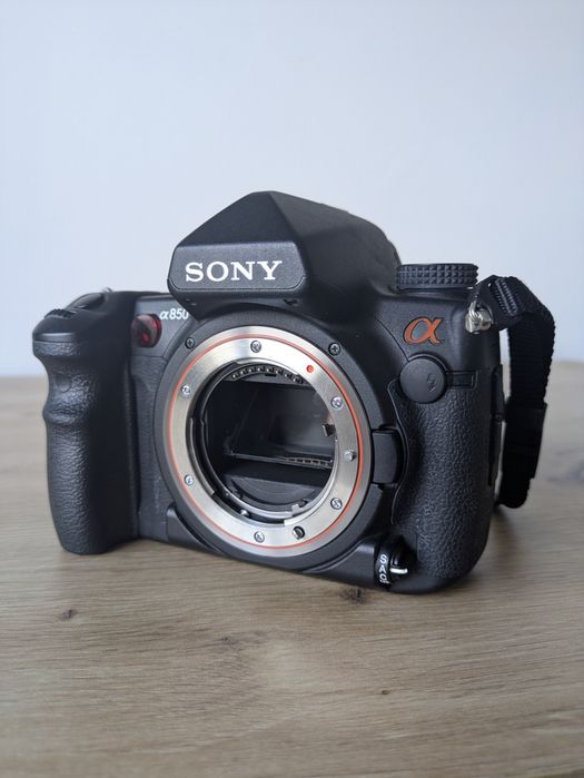 Sony a850 - Full-Frame DSLR Фотоапарат КАТО НОВ! САМО 4700 КАДЪРА