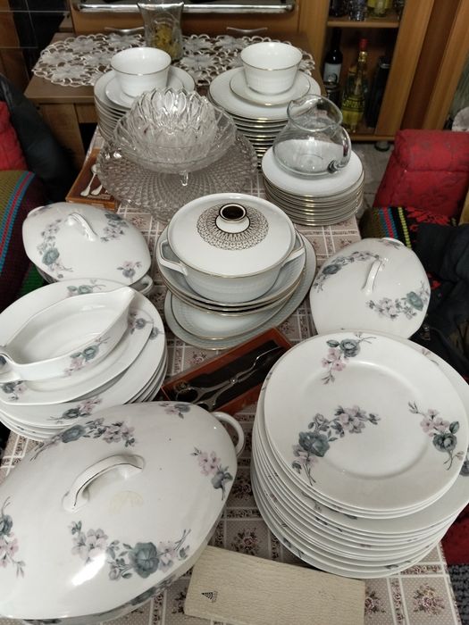 De vânzare seturi de farfurii,seturi de cesti de cafea și pahare