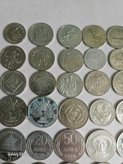 Продавам мед никелови юбилейни монети,в перфектно качество по избор.