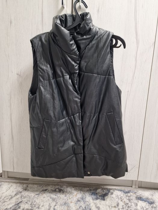 Женские безрукавки.