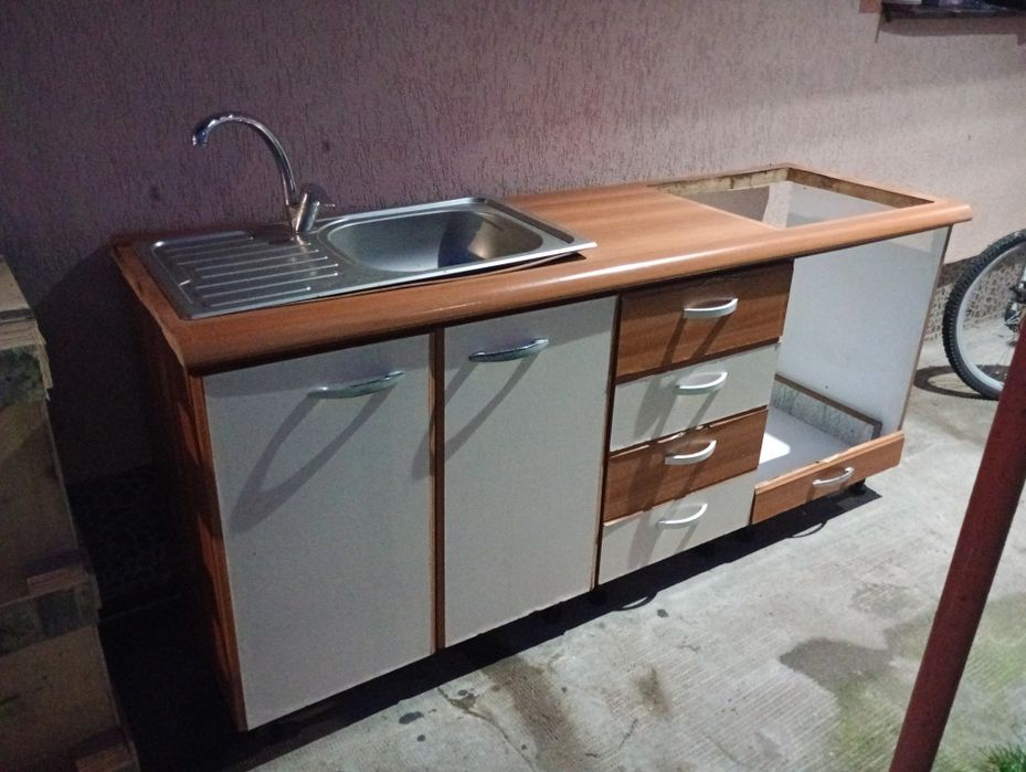 Vând mobila de bucatarie