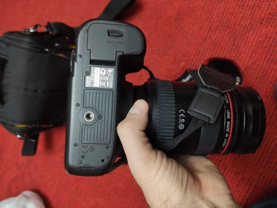 Canon 5D Mark III + 24-70 (2.8)