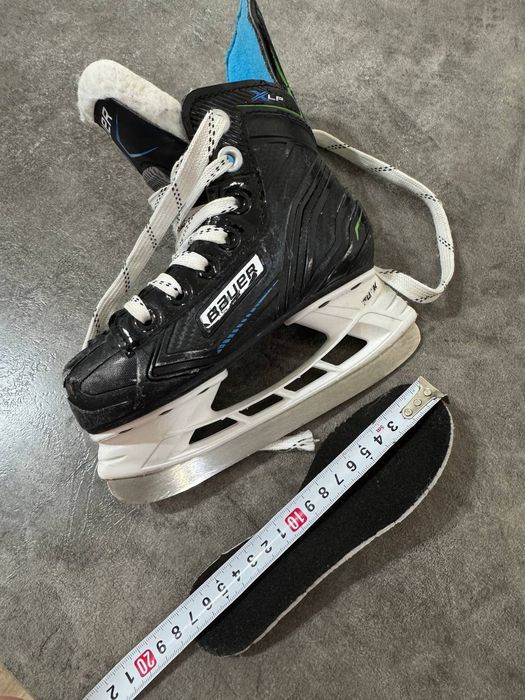 Продам детские коньки BAUER