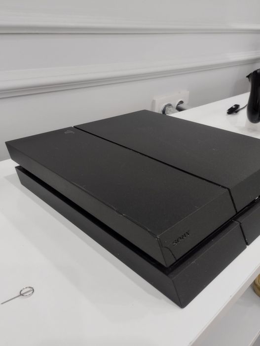 Playstation 4 + 6 игр