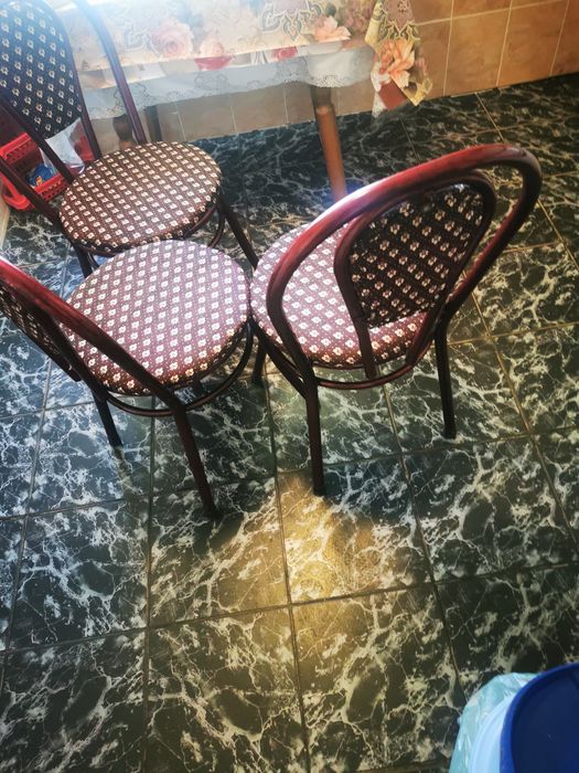 scaune de o persoana tapițate