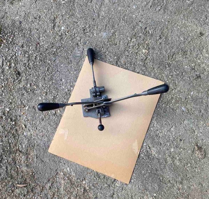 Ръчна чембер машина с ролка чембер и клипси