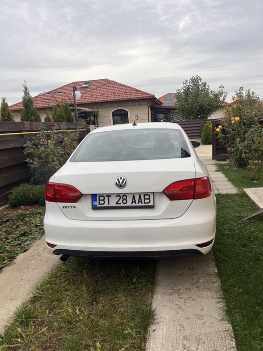 Volkswagen Jetta III, 1.2 TSI, 2012 – 106 CP | 2 seturi de anvelope | Negociabil  Vând Volkswagen Jetta III, an 2012, motor 1.2 TSI