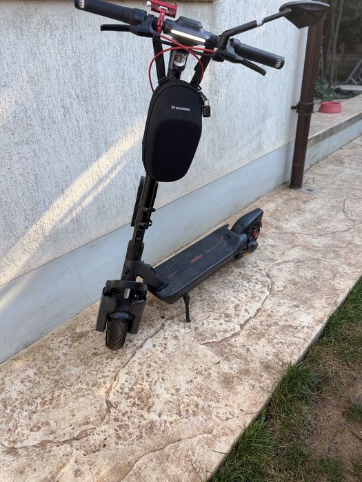 Vând trotineta Segway Ninebot MAX G3, în stare foarte bună, perfect funcțională