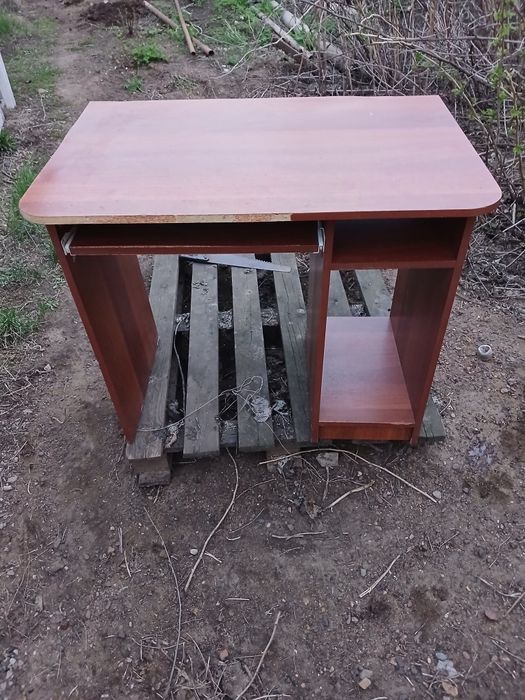 Продам стол компютерный