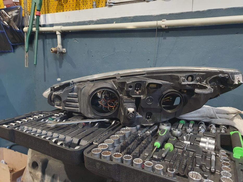Far Peugeot 308 reconditionat (polishat)