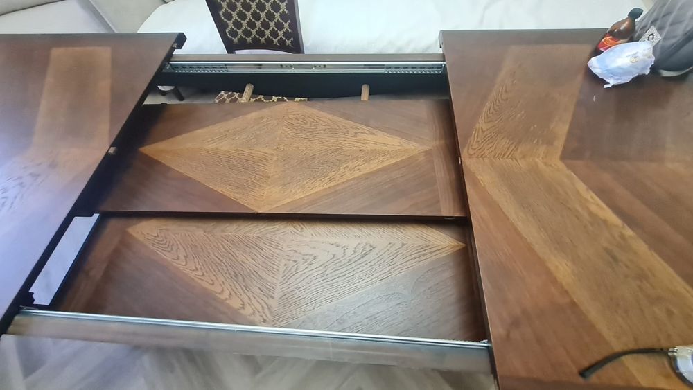 Стол в хорошем состоянии