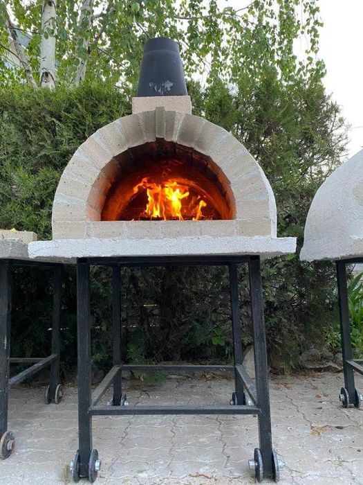 Cuptor mobil traditional cu vatra pe lemne pentru pizza, paine