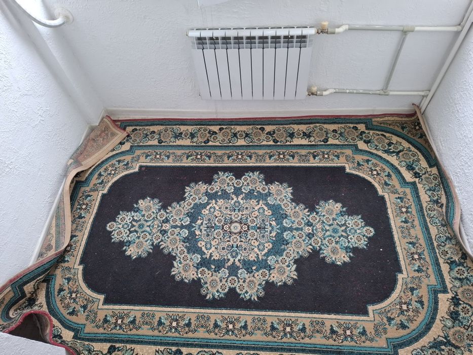 Продаются ковры.