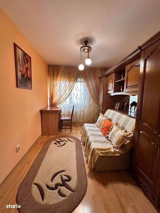 De vanzare apartament cu 3 camere si balcon, mobilat si utilat