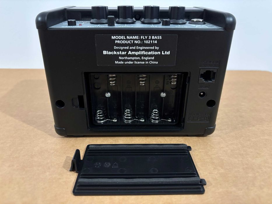 Mini amplificator pentru chitară bass