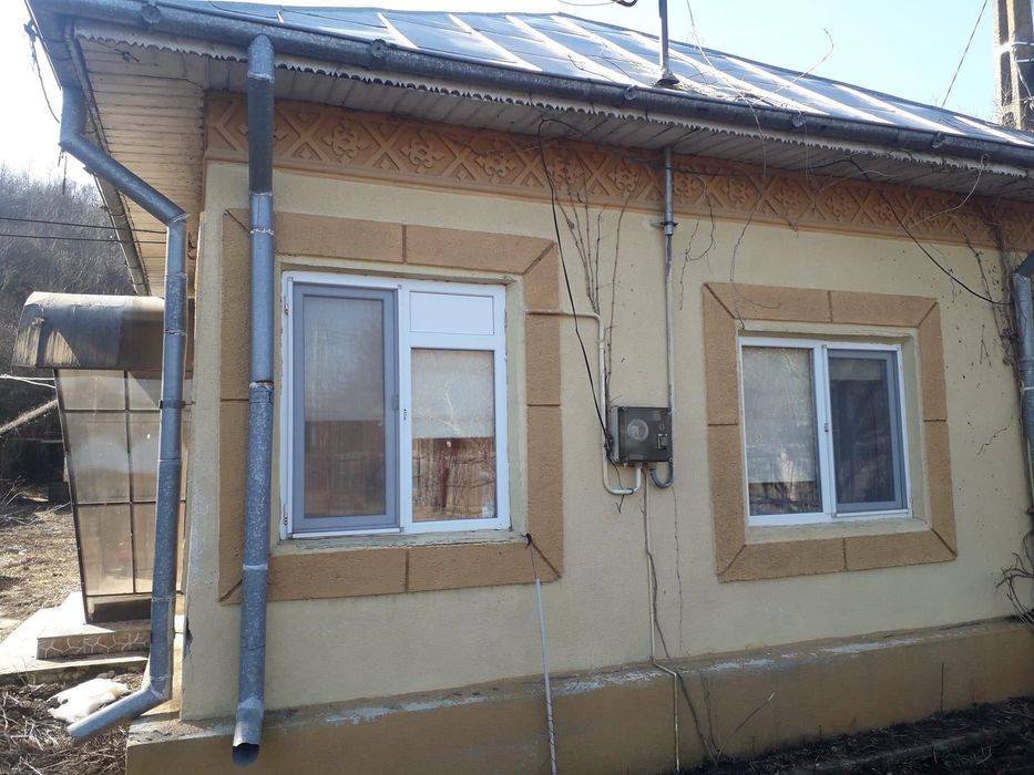 Vand casa cu 3 camere, comuna Icoana, sat Ursoaia