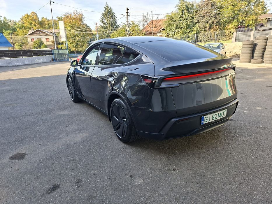 Tesla Model Y  Juniper / long range usor avariat