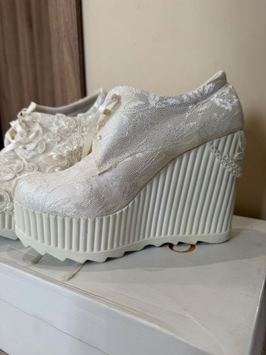 Сватбени обувки на платформа