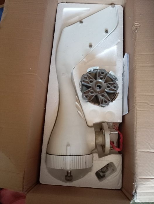 Vând eoliană cu 5 pale 12v 650w