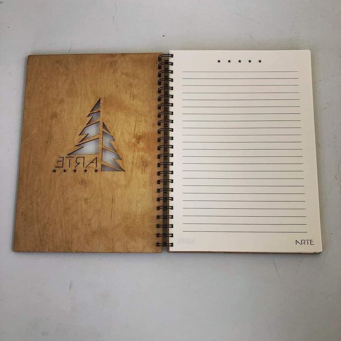 Персонализиран тефтер с дървени корици Лазерно Гравиран