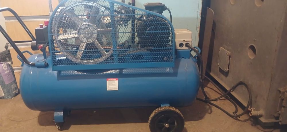 Компрессор трёх поршневой