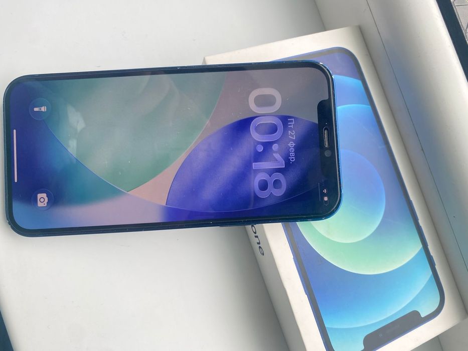 Продам Айфон 12 срочно