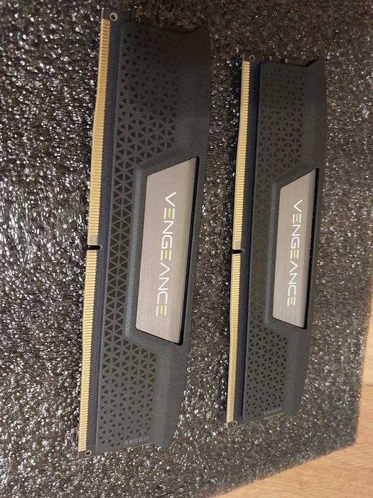 32GB DDR5 6000MT/s CL30 - Corsair Vengance (XMP)