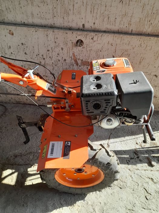 Продам мотоблок QazaR 15сил бензин