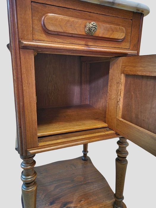 Френски антикварен спален комплект от масивен орех