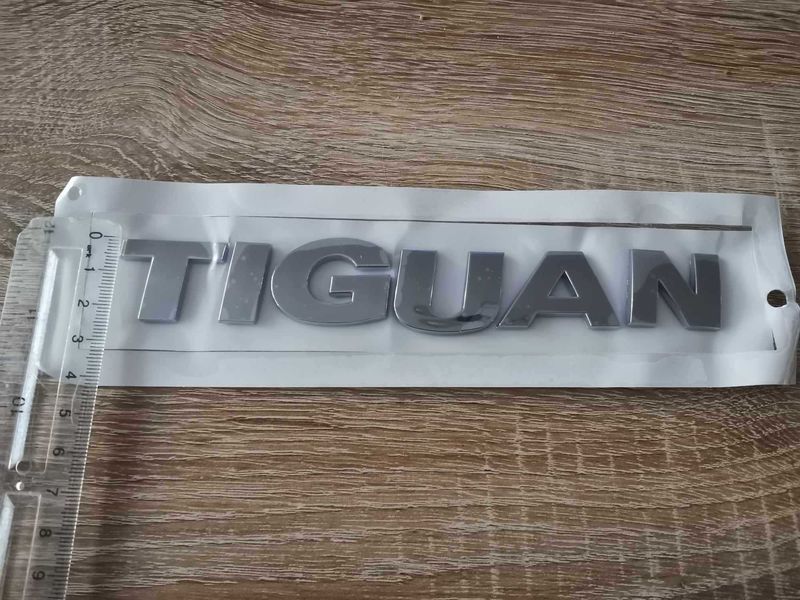 Volkswagen Tiguan сребриста емблема