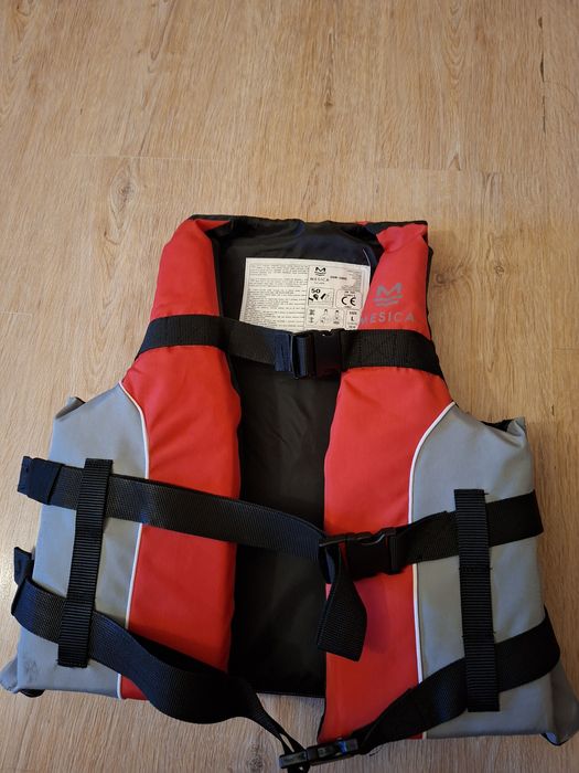Спасителна жилетка