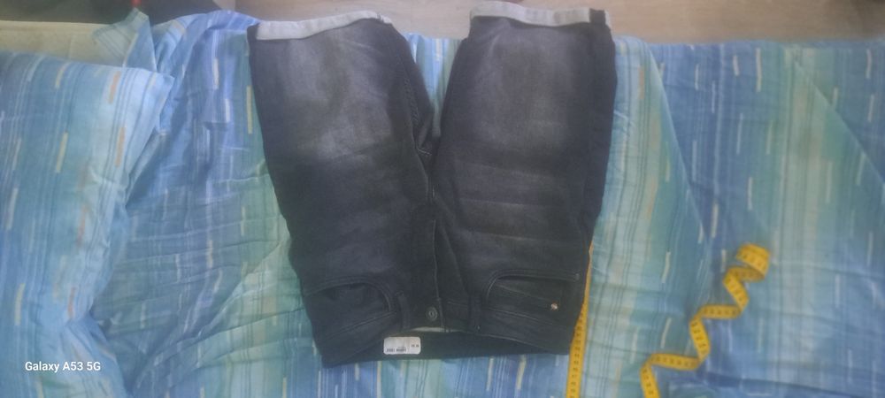 Еластични дънки нови