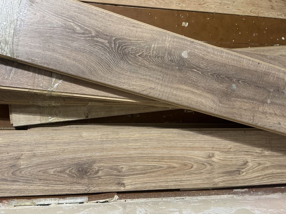 Ламинат б/у примерно 12 кв метров