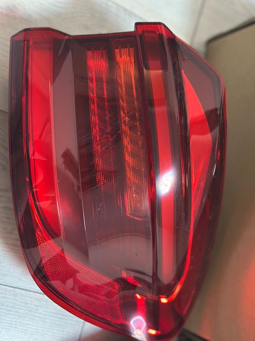 Стопове на BMW X3 оригинални от 2021 година с жълти мигачи