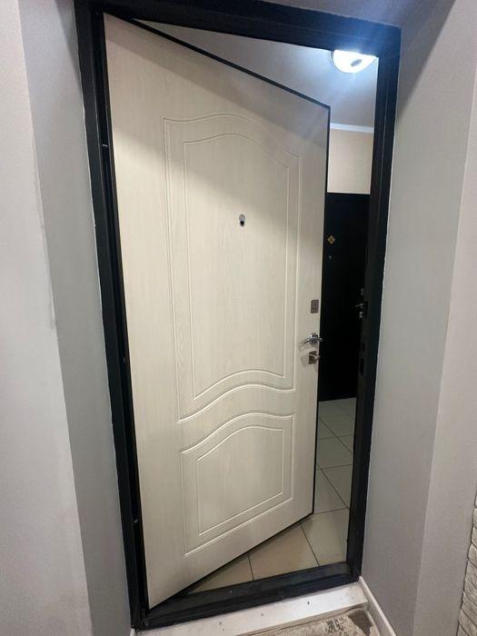 Продам железную дверь