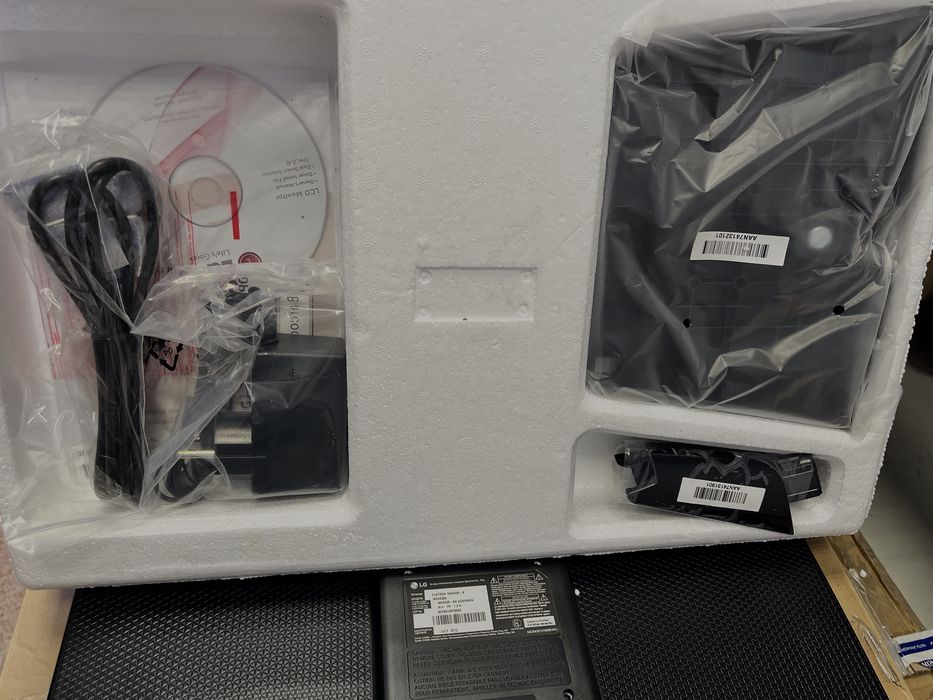 Монитор LG 19EN33S-B