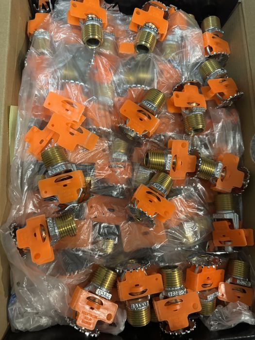 Sprinklere diferite modele. TYCO De colț sau normale, noi.