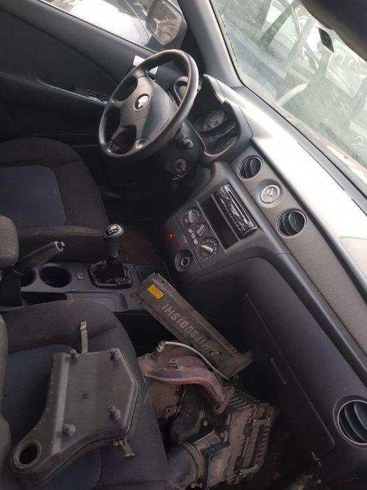 Dezmembrez mitsubishi outlander 2.0 benzina 2004