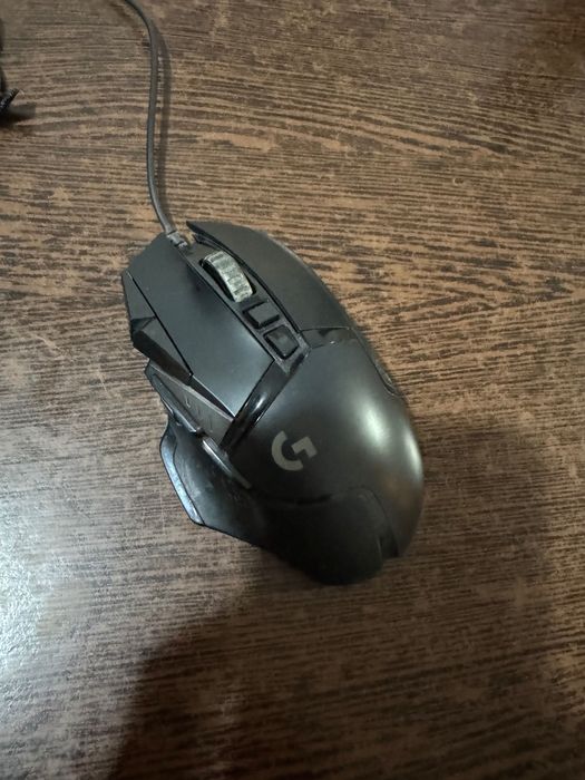 Mouse Glorious si Logitech