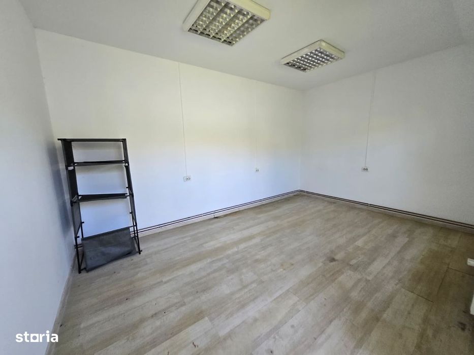 Casa individuala 7 camere+ apartament, 5 locuri de parcare. Sagului