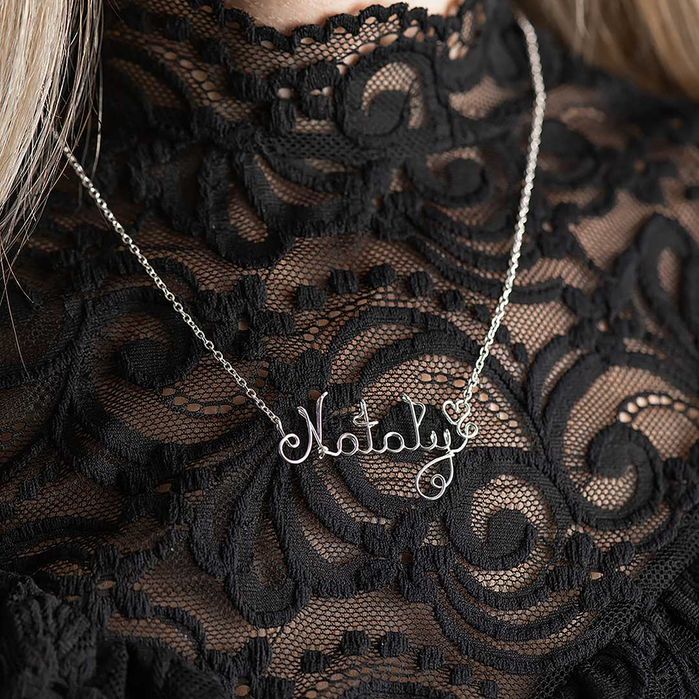 Колиета, гривни и ключодържатели с ръчно изработени имена