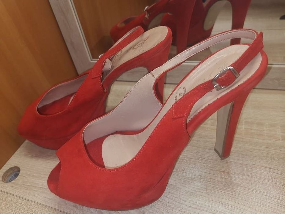 Дамски обувки/токчета от естествен велур, размер 39