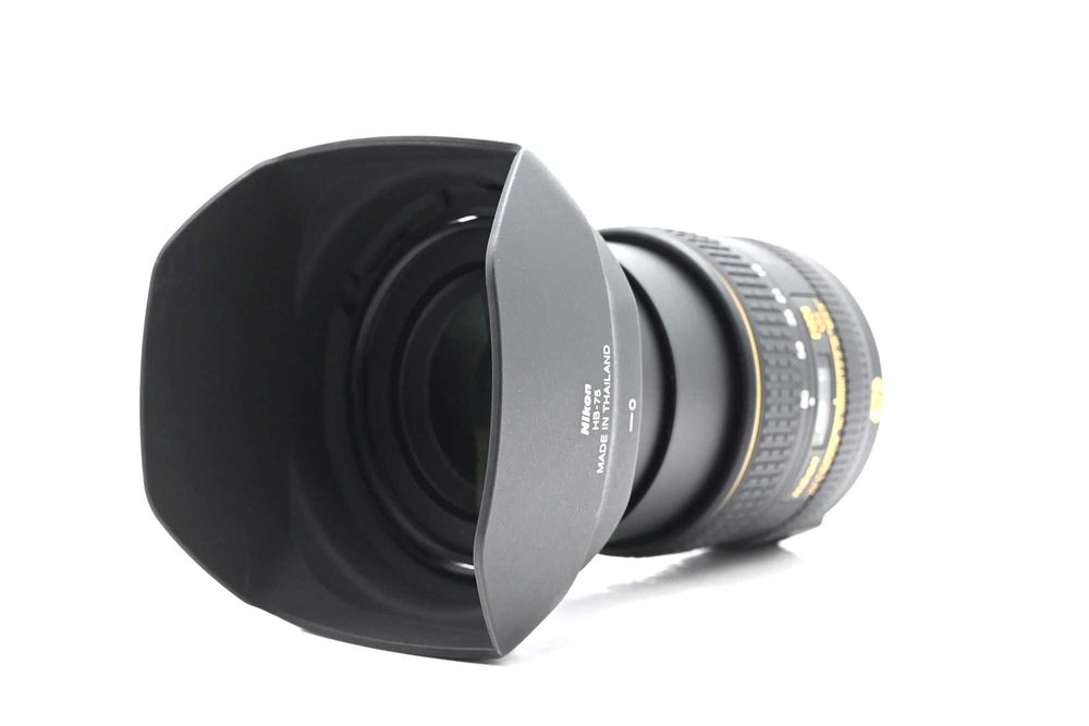 Obiectiv Nikon 16 80mm