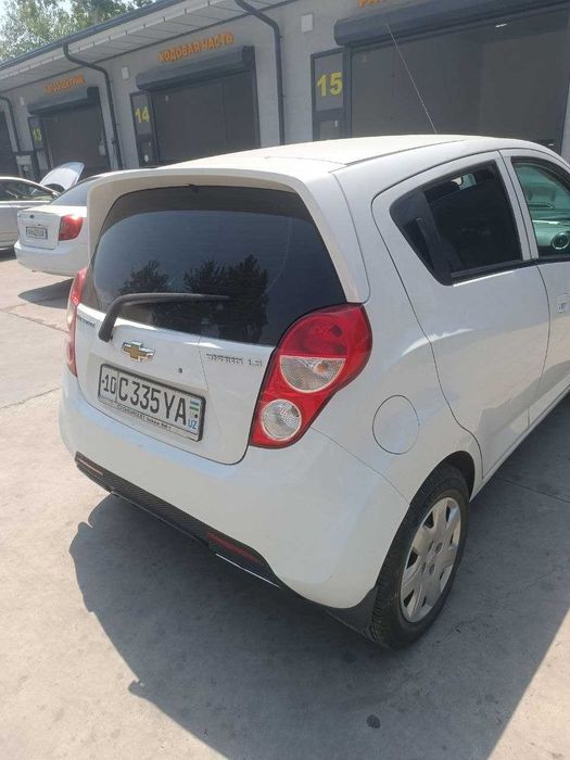 Продам chevrolet spark 2011
