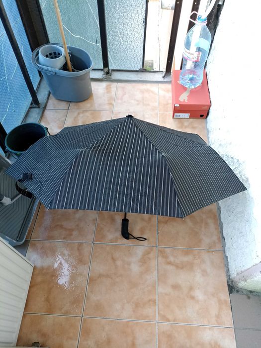 Umbrelă – folosită, în stare bună