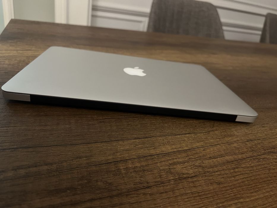 MacBook Air apple